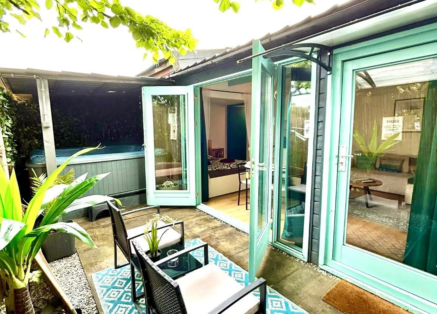 Caribbean Style Beach House With Jacuzzi & Private Garden Near Amsterdam